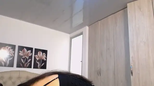 pinky f00x online show from March 2026 07:09:01 PM