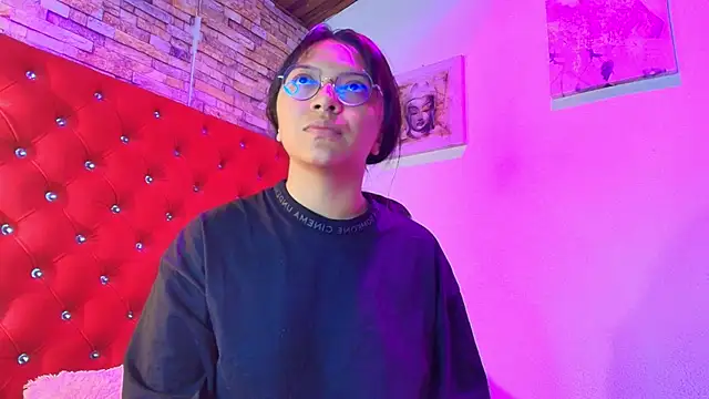 Victoria Thompson1 online show from September 2025 01:32:01 PM