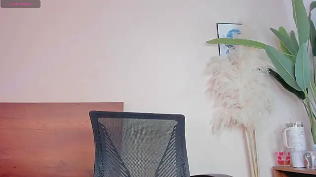 Niicol Jenner online show from April 2026 07:58:02 PM