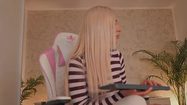 daisyblushh online show from March 2026 04:34:01 PM