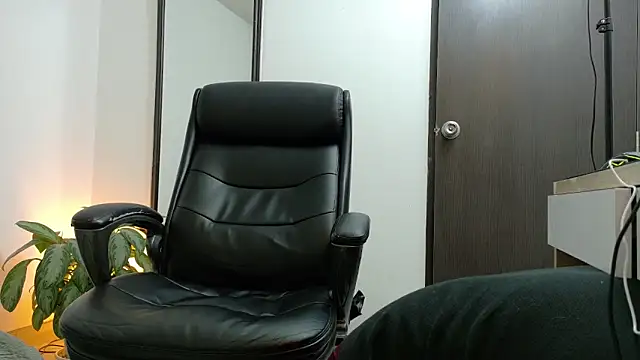 Elian savoy online show from April 2026 12:28:01 AM