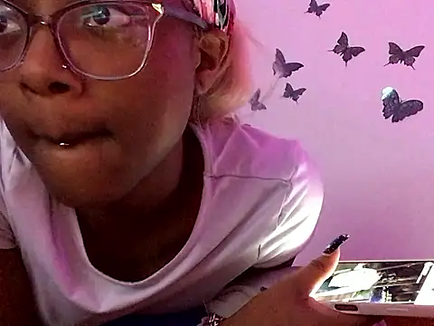 Snapshot of Moxhavix chatting on November 2025 06:02:02 AM Moxhavix online show from November 2025 06:02:02 AM