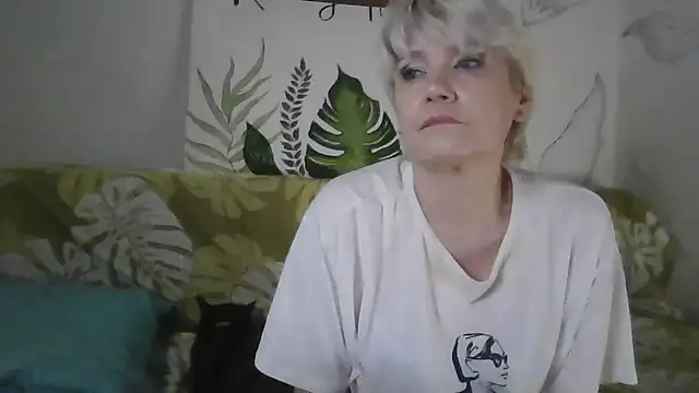 Catty Lady online show from November 2025 07:14:01 PM