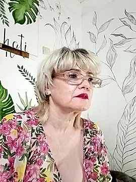 Catty Lady online show from May 2026 08:18:01 PM