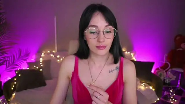 EviLune online show from May 2026 08:24:01 PM