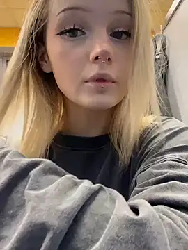 Snapshot of softlyblessed chatting on October 2025 09:01:01 PM softlyblessed online show from October 2025 09:01:01 PM