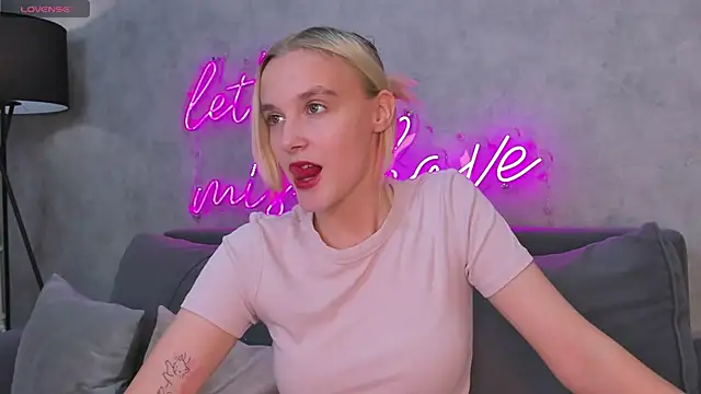 Carolin Miller online show from September 2025 07:43:01 AM