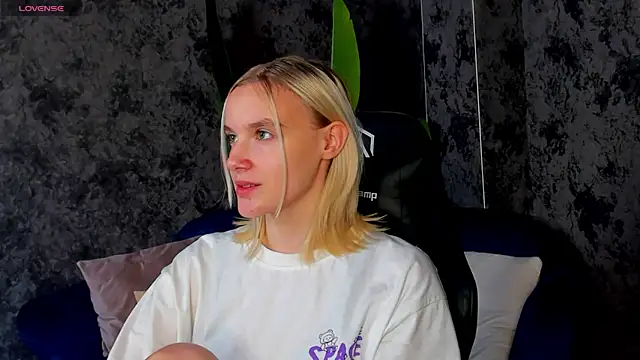 Carolin Miller online show from October 2025 07:52:02 AM