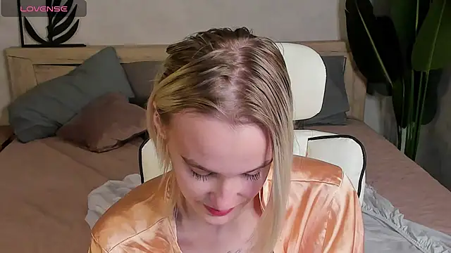 Carolin Miller online show from November 2025 09:18:02 AM