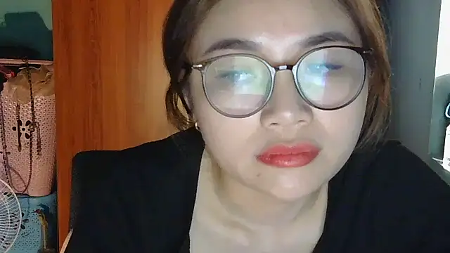 Uhem112 online show from October 2025 02:15:01 AM