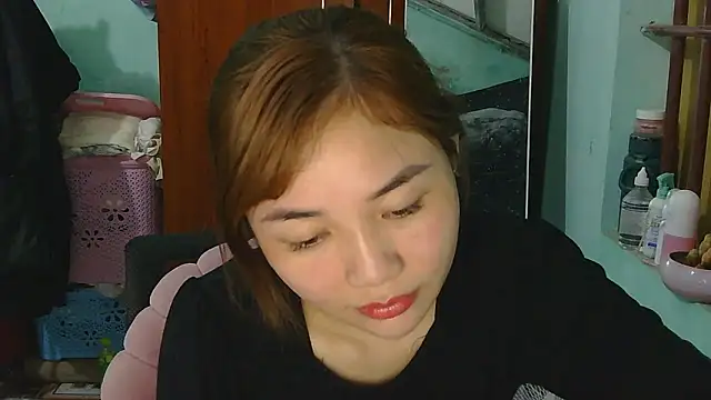 Uhem112 online show from November 2025 01:44:01 PM