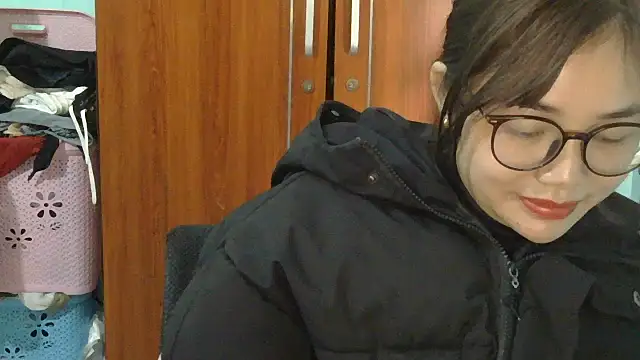 Uhem112 online show from November 2025 03:30:01 AM