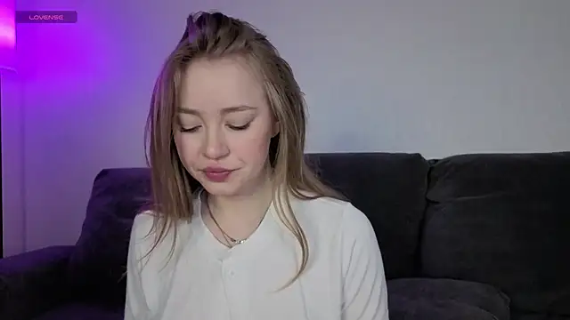 Snapshot of Anna_mileer chatting on April 2026 06:19:02 PM Anna mileer online show from April 2026 06:19:02 PM