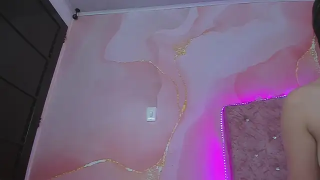 Snapshot of violet_taylor_ chatting on October 2025 02:30:01 AM violet taylor online show from October 2025 02:30:01 AM