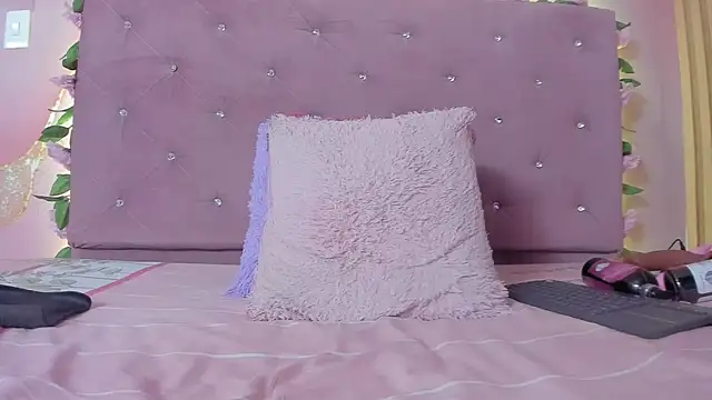 violet taylor  online show from July 2026 02:28:02 AM