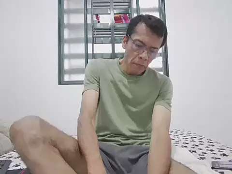 skinnylatino51 online show from September 2025 12:40:02 PM