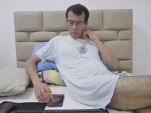 skinnylatino51 online show from September 2025 12:23:02 AM