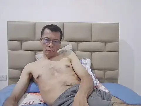 skinnylatino51 online show from November 2025 12:11:02 AM