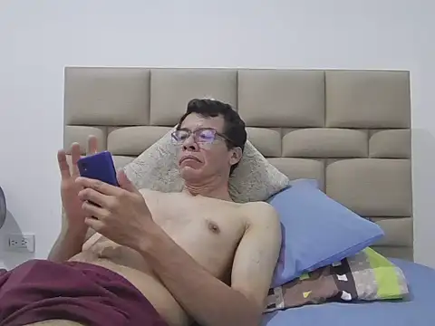 Snapshot of skinnylatino51 chatting on March 2026 12:39:02 AM skinnylatino51 online show from March 2026 12:39:02 AM