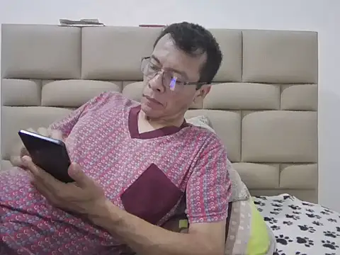 Snapshot of skinnylatino51 chatting on April 2026 01:25:02 AM skinnylatino51 online show from April 2026 01:25:02 AM