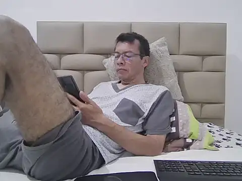 Snapshot of skinnylatino51 chatting on April 2026 12:27:01 AM skinnylatino51 online show from April 2026 12:27:01 AM