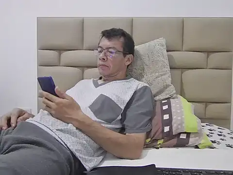 Snapshot of skinnylatino51 chatting on April 2026 12:13:01 AM skinnylatino51 online show from April 2026 12:13:01 AM