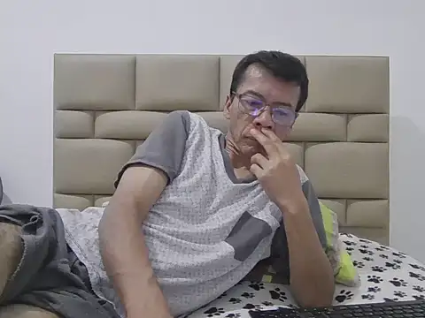 Snapshot of skinnylatino51 chatting on April 2026 12:46:01 AM skinnylatino51 online show from April 2026 12:46:01 AM