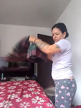 Abbyjoness21 online show from September 2025 01:11:01 PM