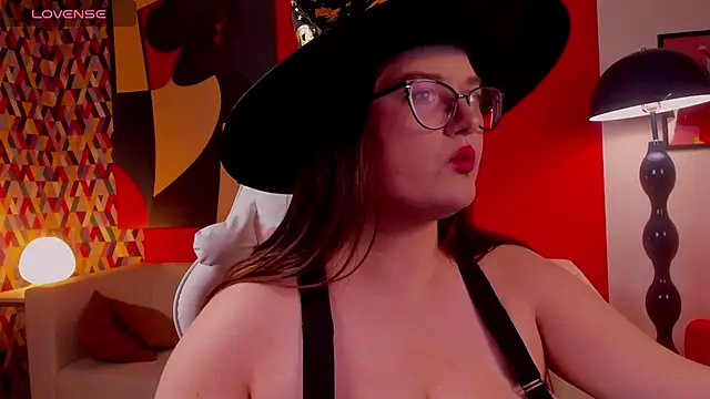 HelenDanvers online show from October 2025 09:41:01 AM