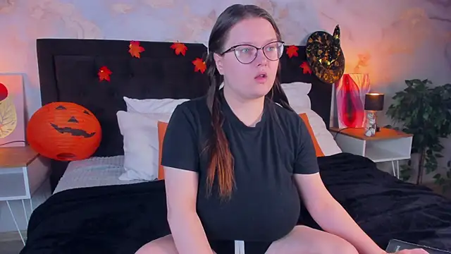 HelenDanvers online show from October 2025 09:46:01 PM