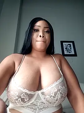 Snapshot of MadamPinky chatting on March 2026 10:43:01 AM MadamPinky online show from March 2026 10:43:01 AM