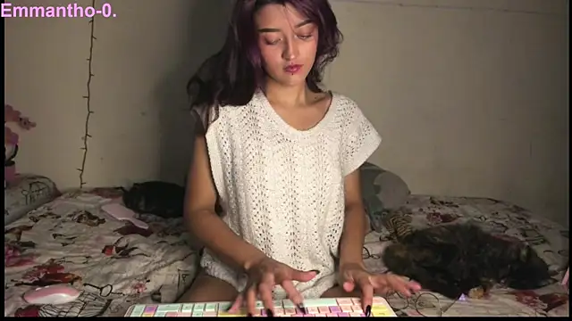 Snapshot of Emmantho chatting on April 2026 08:37:01 PM Emmantho online show from April 2026 08:37:01 PM