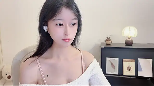 Onechestnut online show from October 2025 11:14:02 PM