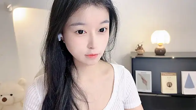 Onechestnut online show from November 2025 06:01:01 AM