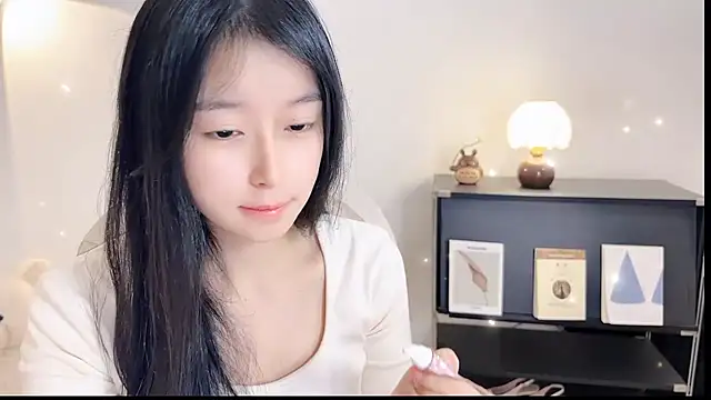 Onechestnut online show from November 2025 12:28:01 PM