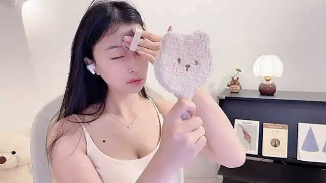 Onechestnut online show from November 2025 06:22:01 AM