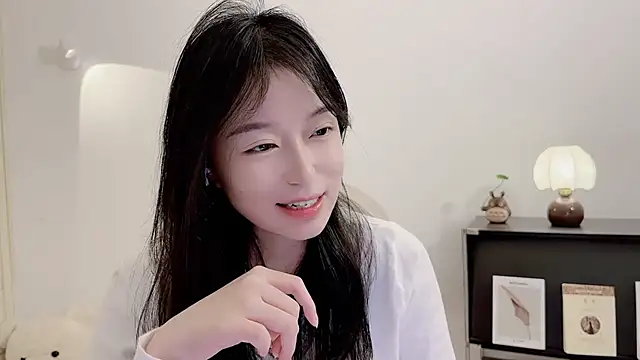 Onechestnut online show from November 2025 06:18:02 AM