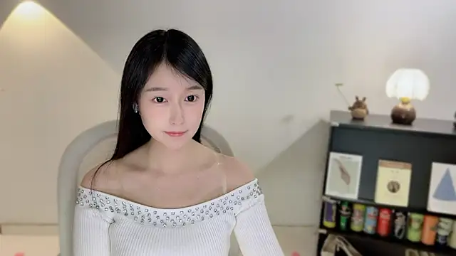 Onechestnut online show from December 2025 11:38:02 AM