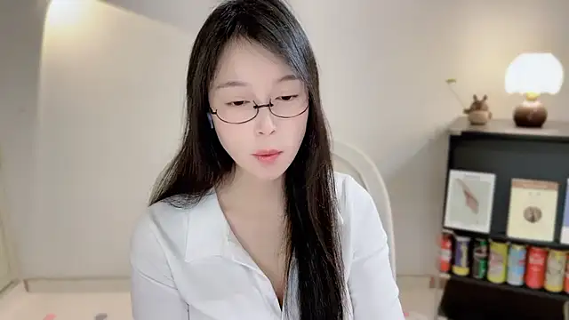 Onechestnut online show from April 2026 06:21:01 AM