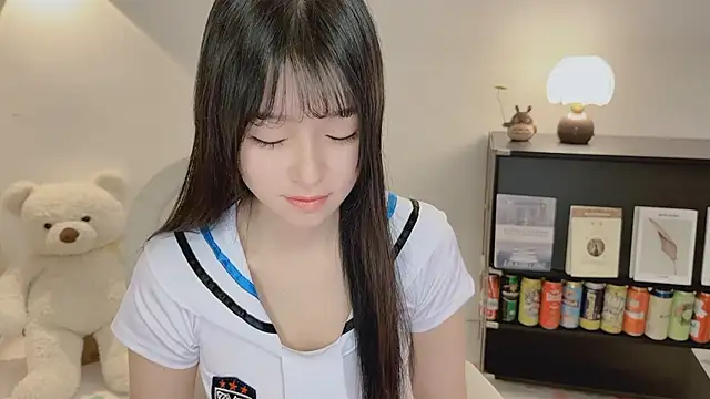 Snapshot of Onechestnut chatting on June 2026 05:02:01 AM Onechestnut online show from June 2026 05:02:01 AM