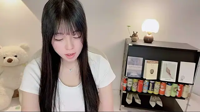 Snapshot of Onechestnut chatting on June 2026 03:42:01 AM Onechestnut online show from June 2026 03:42:01 AM