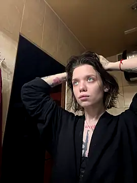 enchanting chloe online show from October 2025 05:45:01 PM