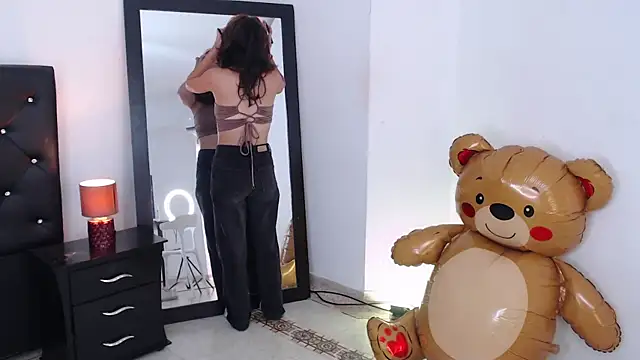 miascarlet 16 online show from December 2025 01:38:01 PM