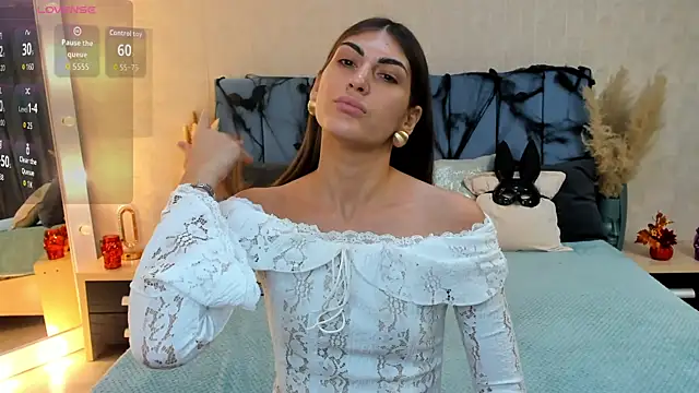 MaggieTurner online show from October 2025 02:00:01 AM