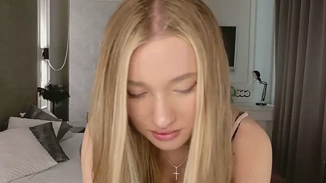 Snapshot of milaa_sun chatting on June 2026 08:35:01 AM milaa sun online show from June 2026 08:35:01 AM