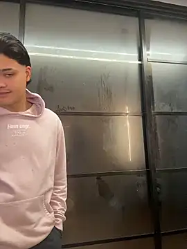 Snapshot of Rose-andres chatting on January 2026 11:40:02 PM Rose-andres online show from January 2026 11:40:02 PM