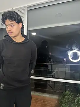 Snapshot of Rose-andres chatting on April 2026 03:18:01 AM Rose-andres online show from April 2026 03:18:01 AM