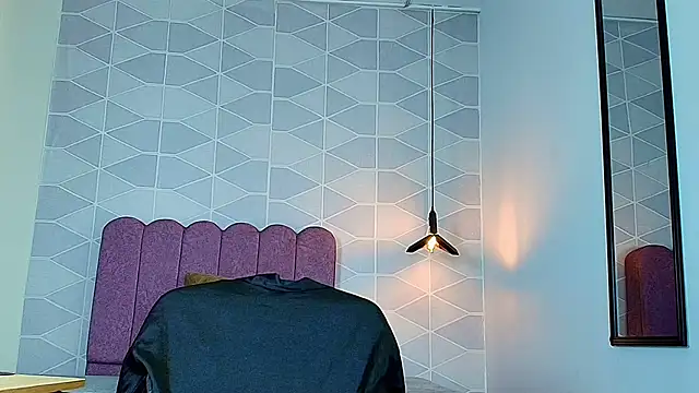 Aly Loving online show from November 2025 08:20:02 PM