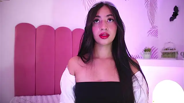Snapshot of charlotterusso chatting on October 2025 02:27:01 PM charlotterusso online show from October 2025 02:27:01 PM