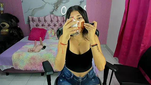 Mindy 19 online show from November 2025 10:52:02 AM